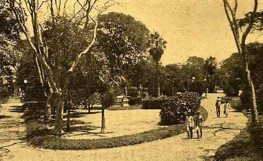 Plaza Uruguaya, ca. 1920. Cortes�a