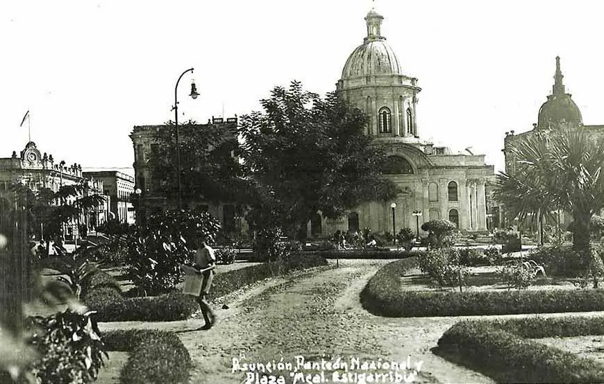 Jard�n de la ex plaza del Mercado, 1940. Cortes�a
