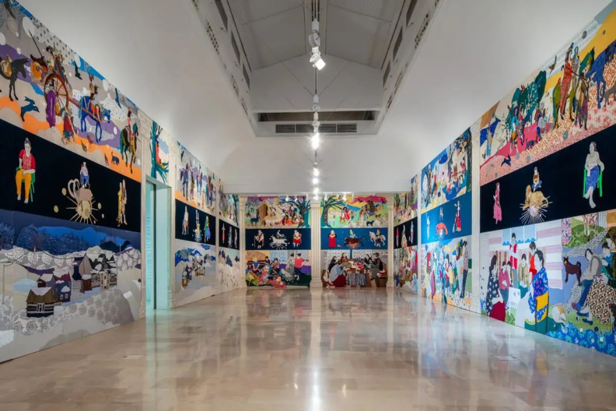 Ma?gorzata Mirga-Tas, emReencantando el mundo,/em vista de la exposici�n, Pabell�n de Polonia en la Biennale Arte 2022. Foto: Daniel Rumiancew. Im�genes cortes�a de Zach?ta - Galer�a Nacional de Arte.