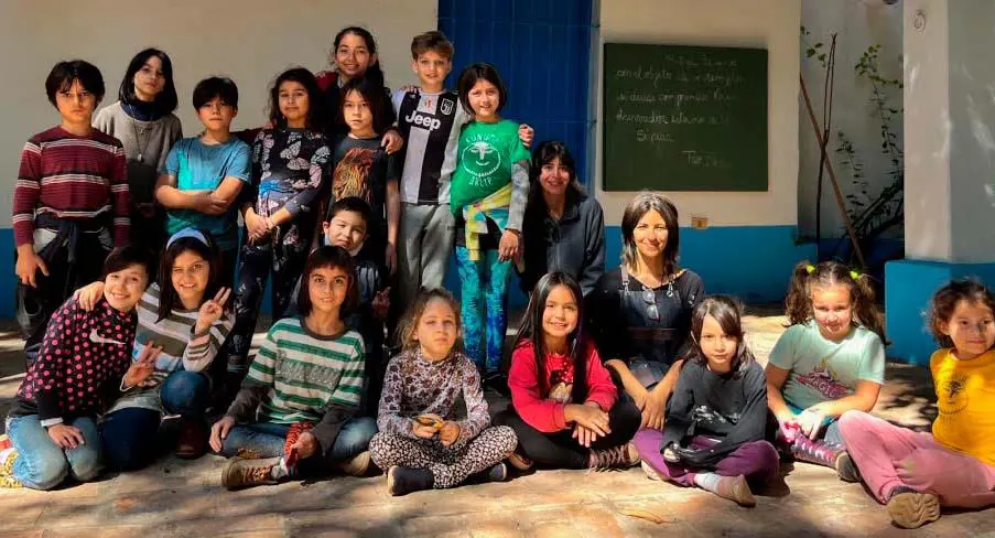 Escuelaem Kunum� Aret�/em. Cortes�a