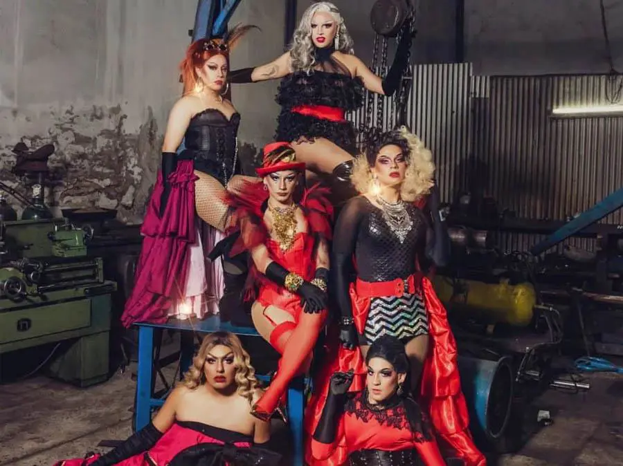 Parte del elenco de 