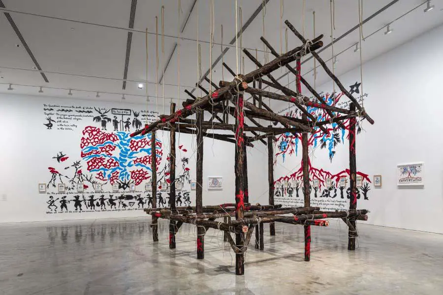 23� Bienal de Sidney. Marjetica Potr? y Ray Woods, emThe House of Agreement Between Humans and the Earth/em, 2022; emThe Time of Humans on the So?a River/em, 2021; emThe Time on the Lachlan River/em, 2021-2022; emThe Rights of a River/em, 2021 y emThe Life of the Lachlan River,/em 2021. Instalaci�n. Obra comisionada por la Bienal de Sidney con apoyo del Goethe-Institut Australia y asistencia de Alenka Tindale. Cortes�a de la artista y Galerie Nordenhake, Berl�n/Estocolmo/Ciudad de M�xico. Museum of Contemporary Art Australia (Document Photography)