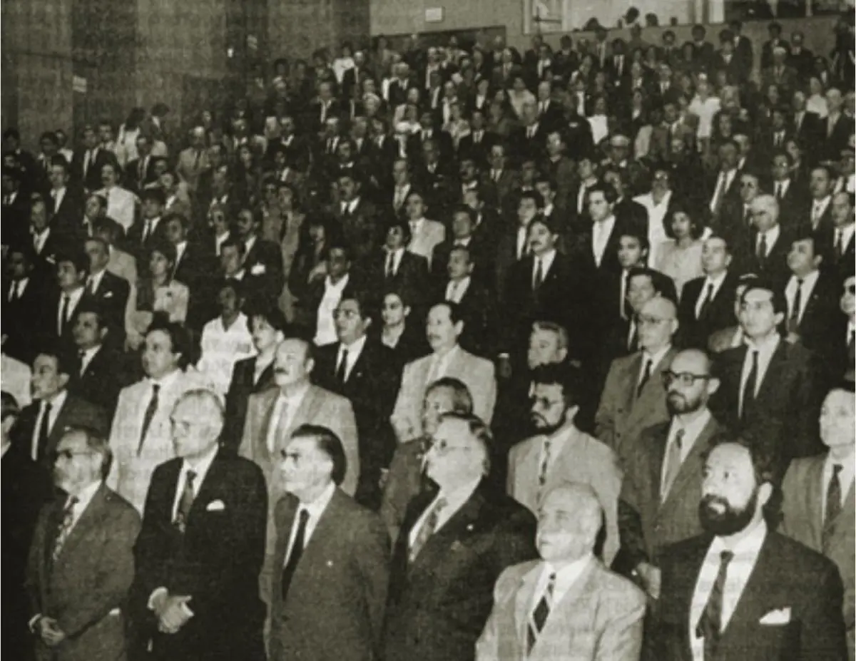 Convenci�n Nacional Constituyente, junio 1992. Jura de la Constituci�n por los convencionales. Banco Central del Paraguay, junio de 1992. Archivo