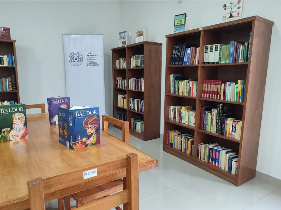 Biblioteca Municipal de Capit�n Bado. Cortes�a