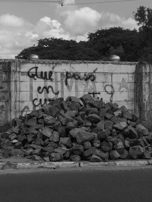 Nicol�s Granada. emSin t�tulo,/em 2015-2021. Fotograf�a de intervenci�n en el espacio p�blico. Cortes�a