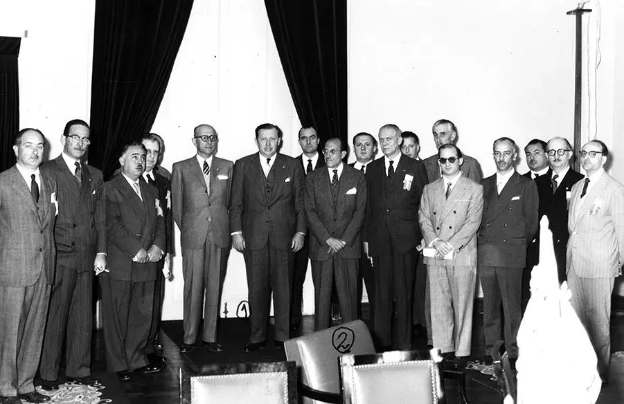 Ernesto Giménez Caballero y Alfredo Stroessner, junto a Gregorio Marañón y López Rodó, en una recepción de delegados del Instituto de Cultura Hispánica, julio de 1973. Cortesía