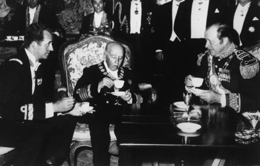 El príncipe Juan Carlos, Francisco Franco y Alfredo Stroessner durante su visita oficial a Madrid, julio 1973. Cortesía