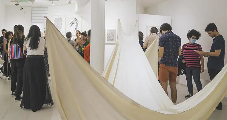 Casa Mayor,em Caminar entre las hojas y recordar el futuro,/em exposici�n de Claudia Casarino (obra) y Claudia Coca. Cortes�a