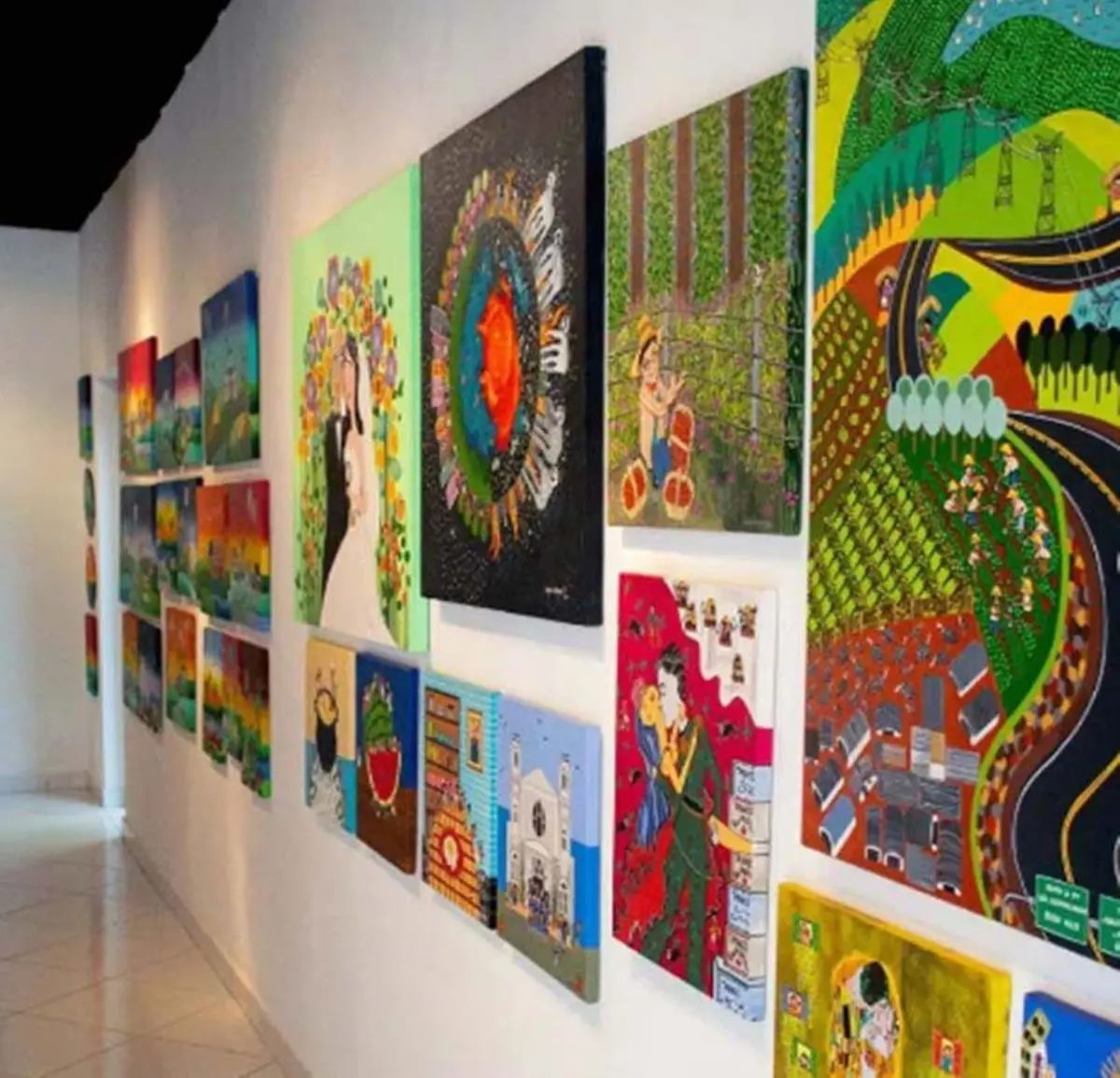Galer�a Pablo �vila Muestra de Renatta Avila y Ana Carina Aranda. Cortes�a