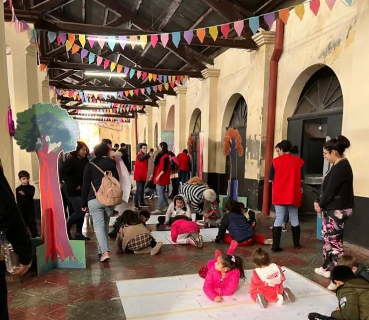 Cierre de Pinta Sud ASU, con un festival para ni�os en la Estaci�n del Ferrocarril. Cortes�a