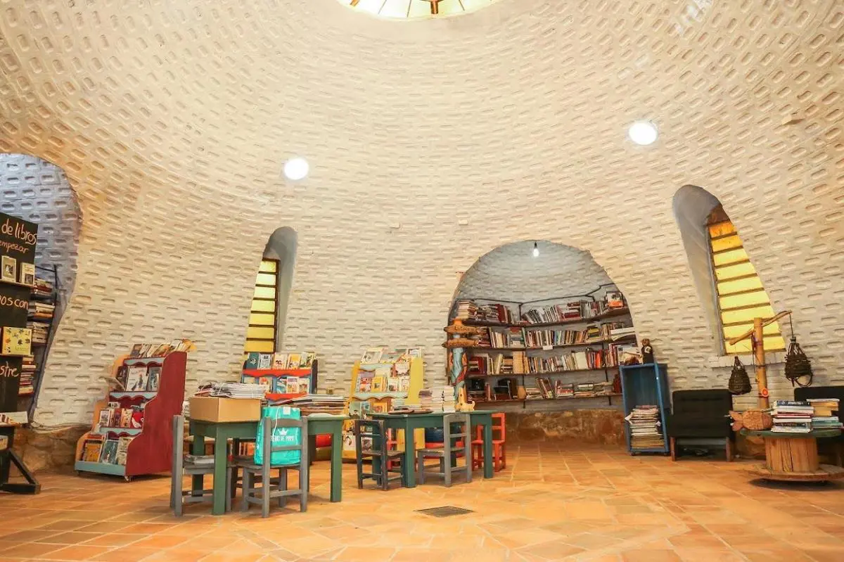 La biblioteca de El C�ntaro. Cortes�a