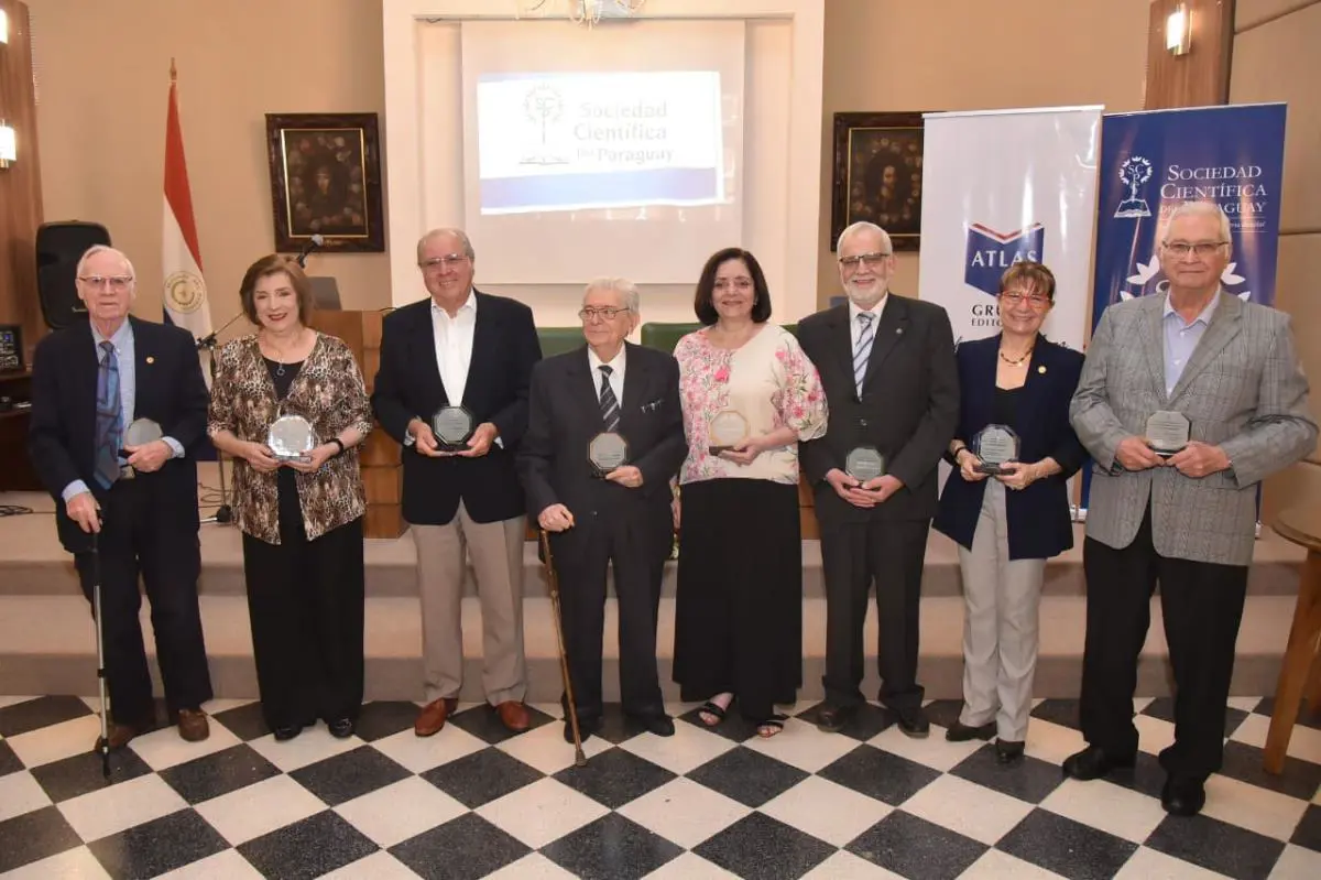 Sociedad Cient�fica del Paraguay, miembros distinguidos. Cortes�a