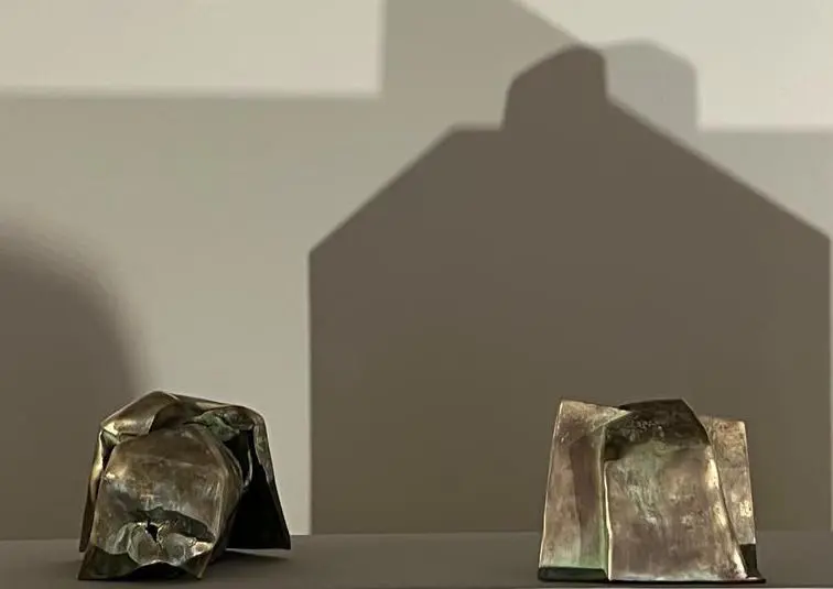 Adriana Gonz�lez Brun, emCasa-Sombra,/em 2022. Bronce a la cera perdida. Cortes�a