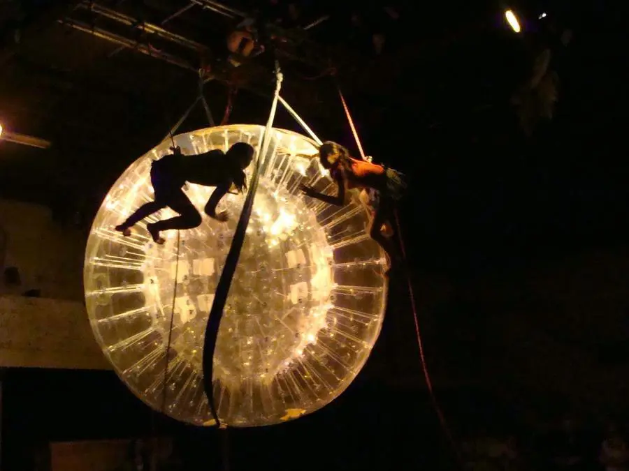 Nhi-Mu Teatro A�reo. Cortes�a