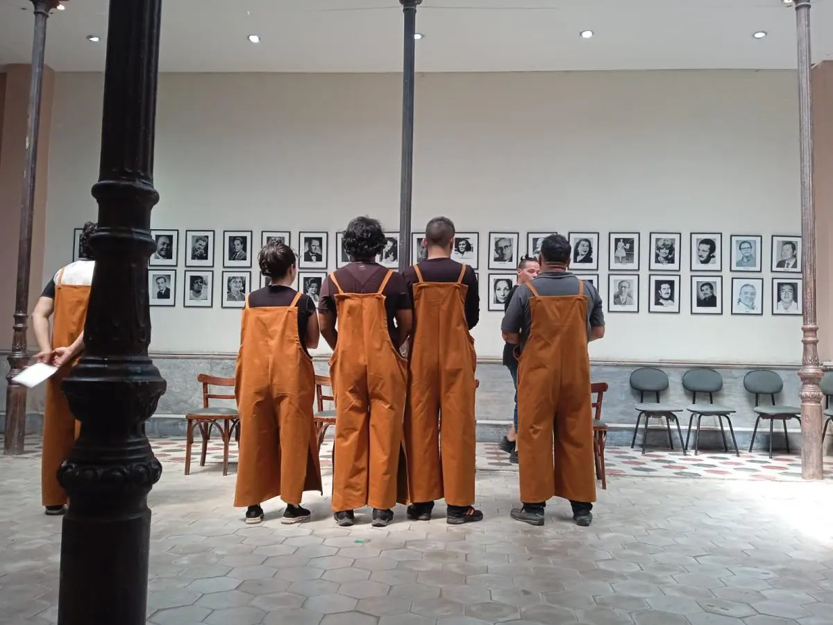 emLente h?./em Ensayo de la obra. Cortes�a