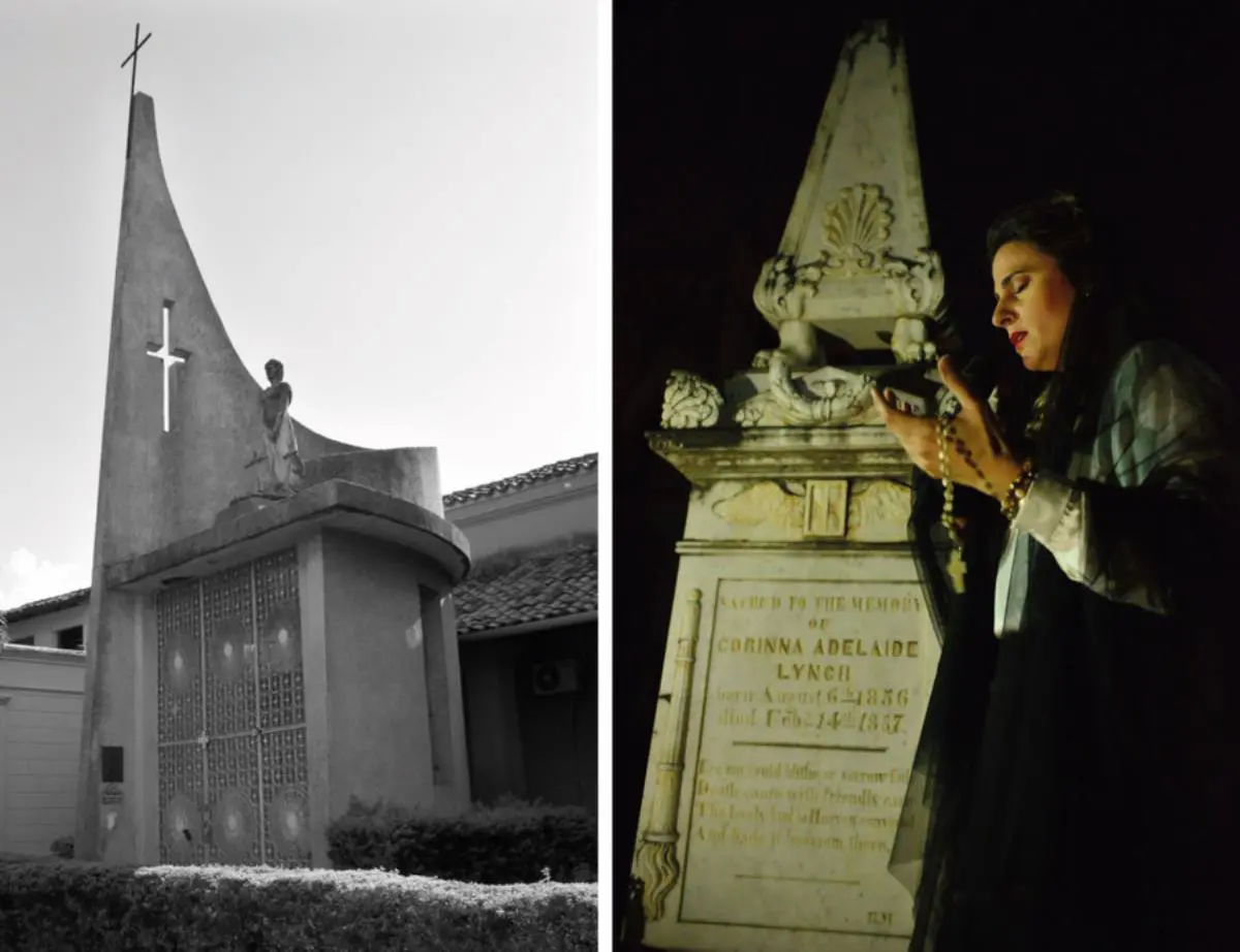 Tumba de Elisa Lynch en el cementerio de La Recoleta y performance frente al monolito que recuerda su memoria. Cortesía