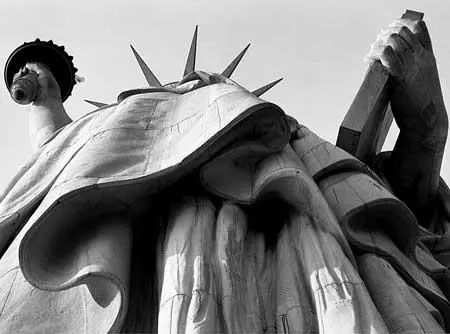 Aldo Sessa. emEstatua de la libertad/em, NY, 1991. Pigmento sobre papel. 38 x 45 cm