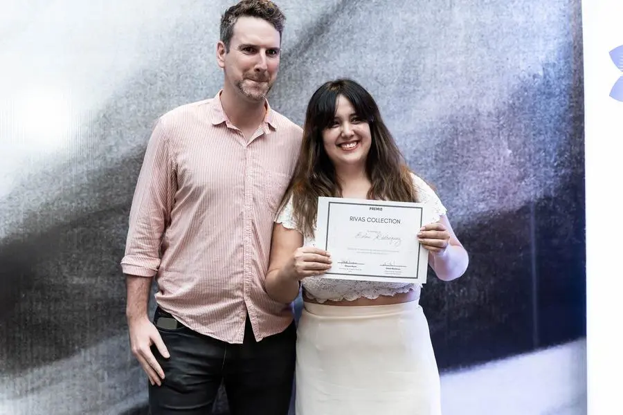 Bel�n Rodr�guez recibiendo el Premio Rivas Collection. Cortes�a