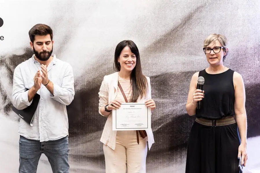 Paz Moreno recibiendo su premio. Cortes�a