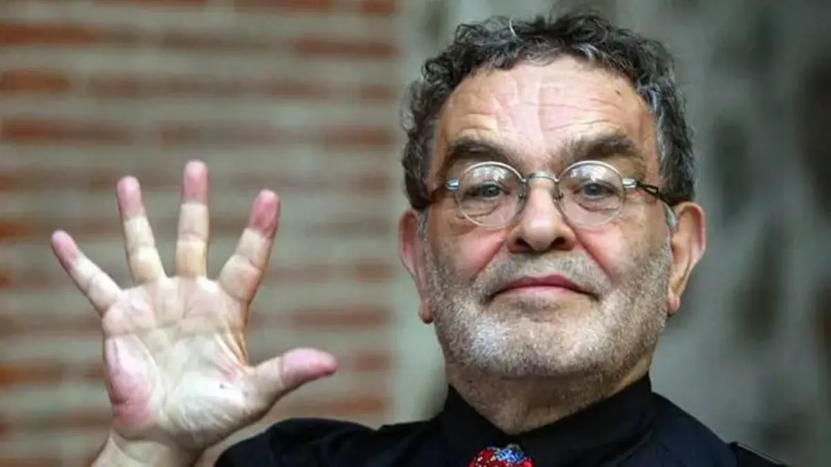 Fernando Arrabal, dramaturgo y artista espa�ol. Cortes�a