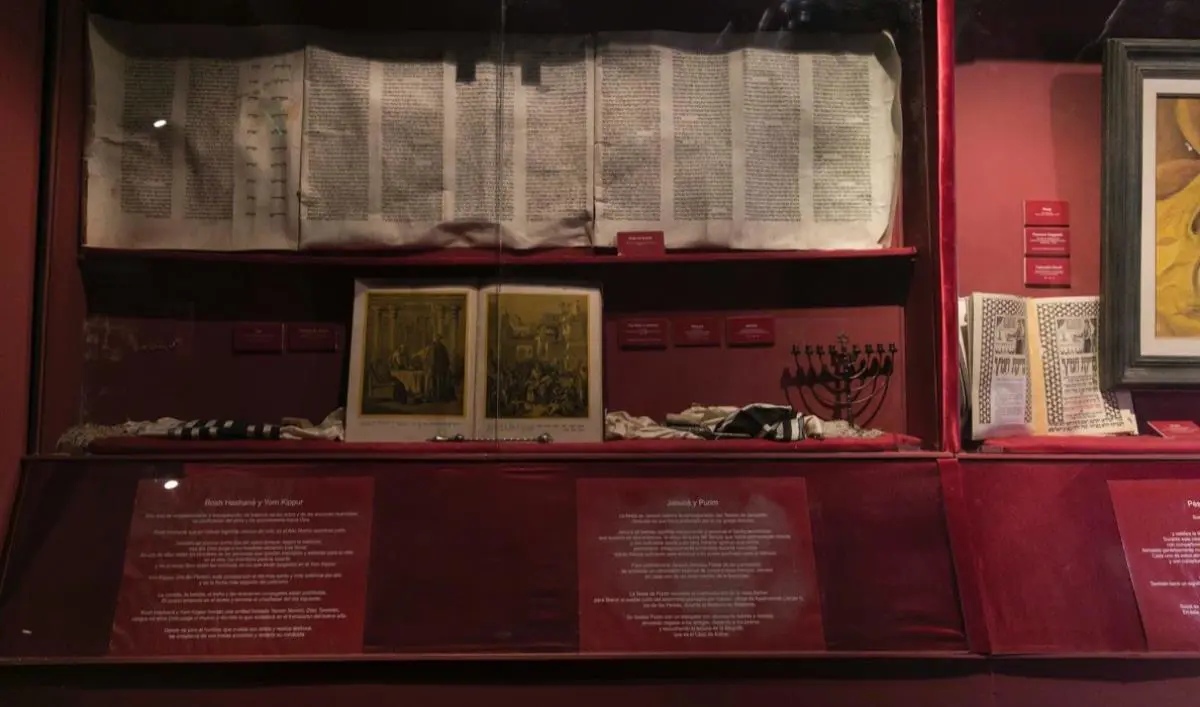 Objetos de la ritual�stica jud�a. Museo jud�o del Paraguay � Laura Mandelik