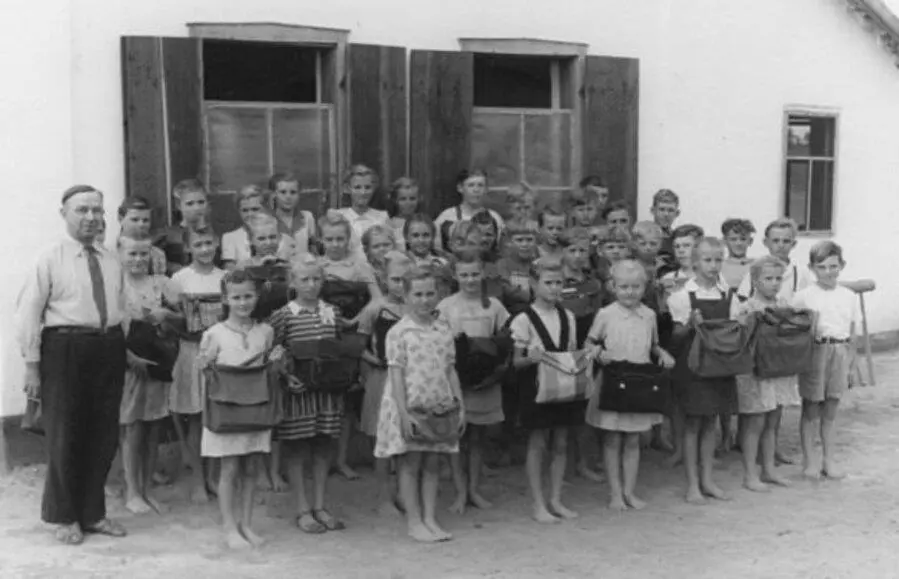 Menonitas en escuela de Filadelfia en 1949. Cortes�a