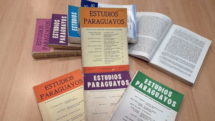 N�meros de la revista emEstudios Paraguayos/em, publicada por la Universidad Cato?lica de Asuncio?n. Cortes�a