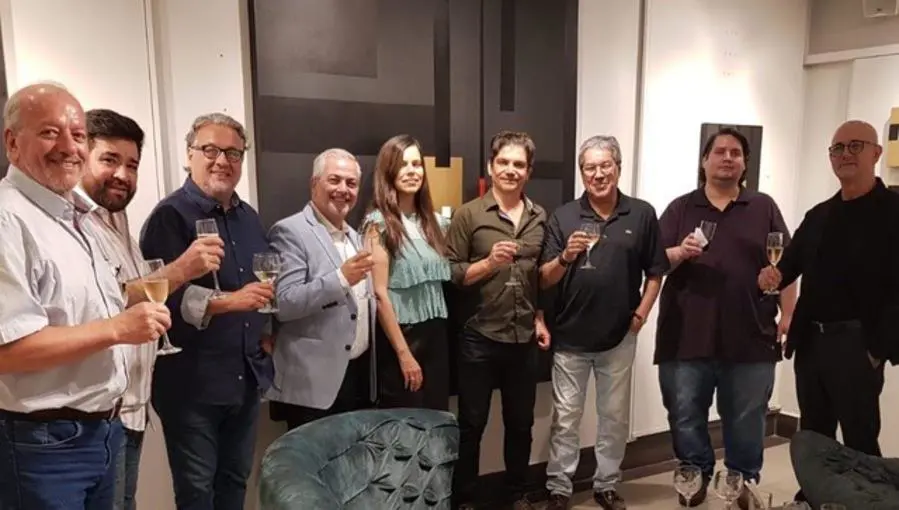 Pedro Florentín Demestri, Celso Figueredo, César Aquino, Roberto Melgarejo Palacios y señora, Luis Elgue, Gabriel Brizuela Santomé, Sebastián Ferreira y Diego Schäfer, durante el lanzamiento del proyecto en Private Space of Art. Cortesía