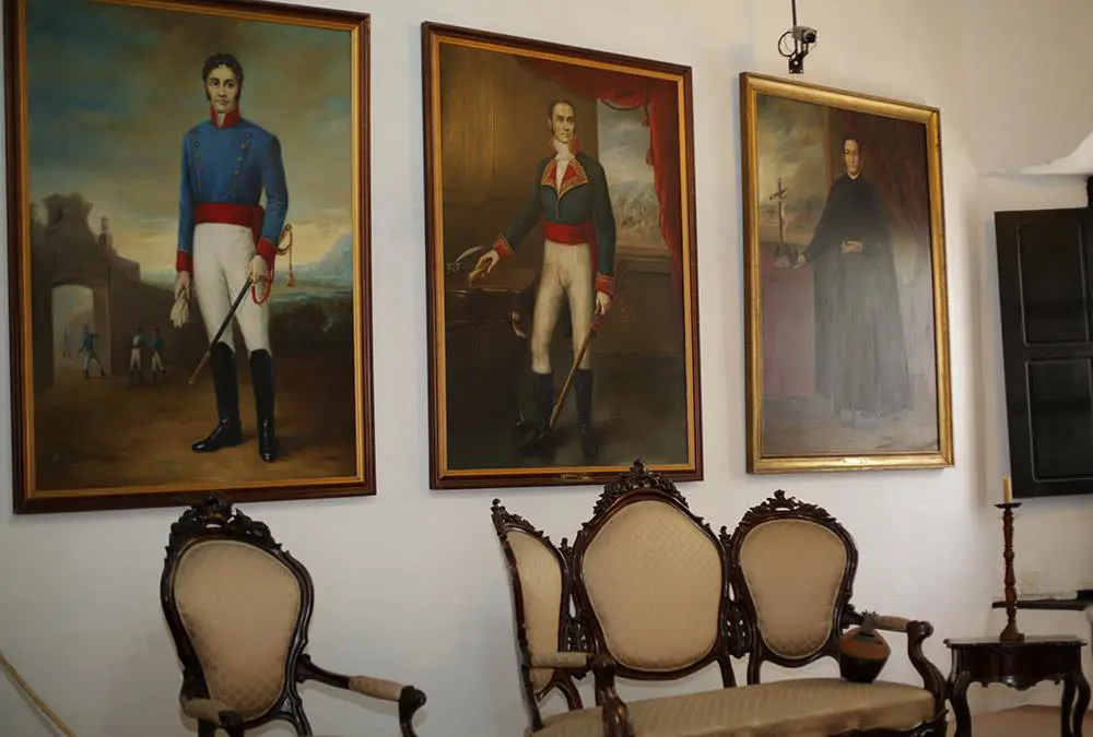 Casa de la Independencia. Sala de los pr�ceres. Cortes�a