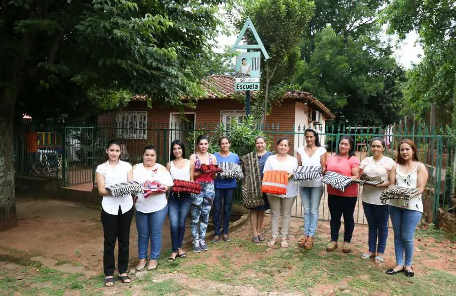 Instituto Paraguayo de Artesan�a. Cortes�a