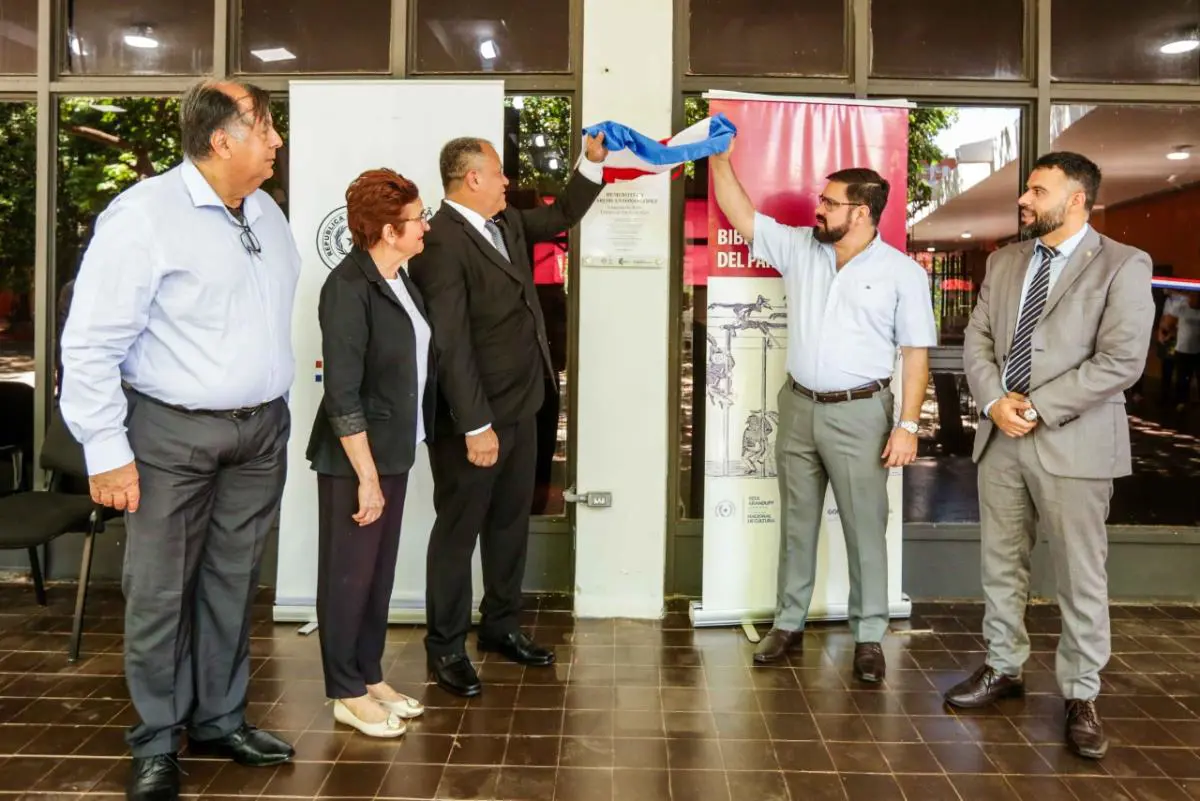 Biblioteca Nacional. Inauguraci�n de la puesta en valor de la Hemeroteca, con la presencia del ministro de la SNC. Cortes�a