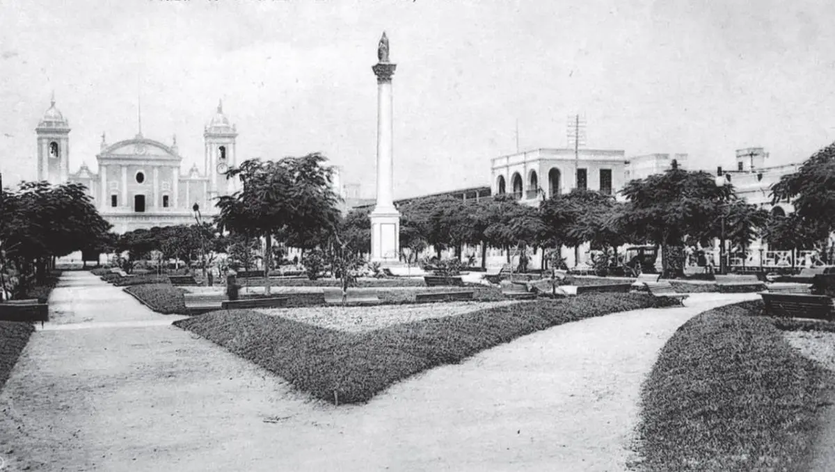 Jardi?n de la Plaza Independencia. Fressen, ca. 1900. Cortes�a