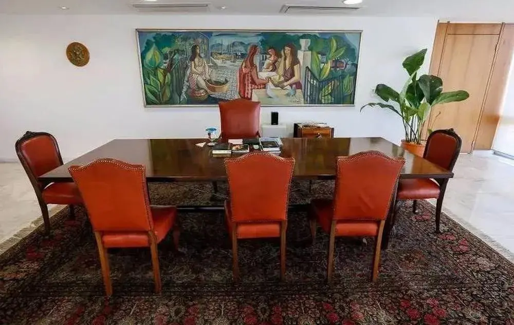 El escritorio del presidente Juscelino Kubitschek, en tiempos normales. Cortesía