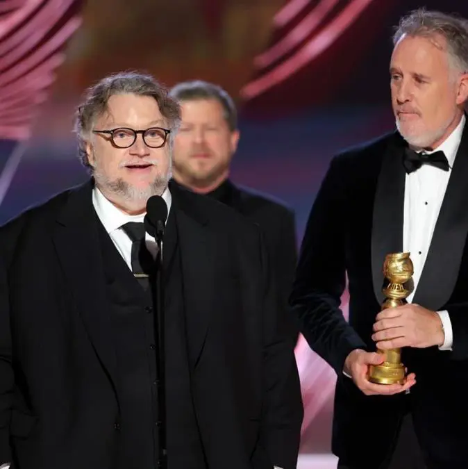 Guillermo del Toro, agradeciendo el premio, junto a su codirector, Mark Gustafson. Cortes�a