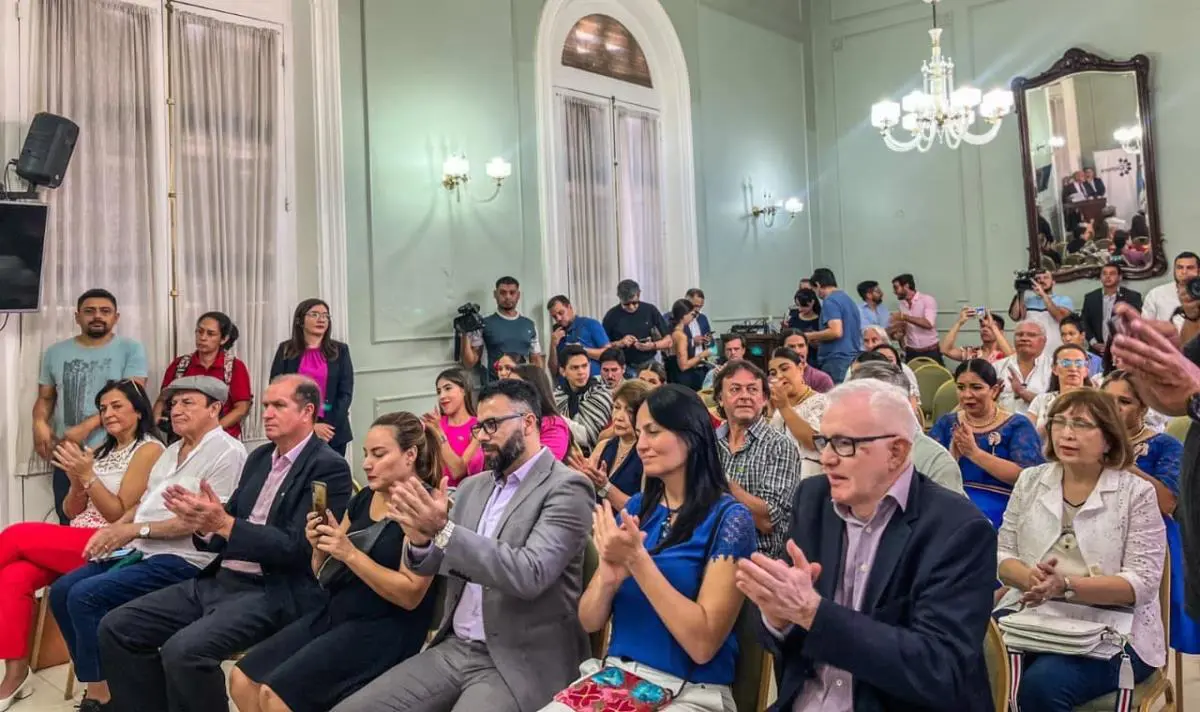 Asistentes al acto de firma de la carta intenci�n en Corrientes. Cortes�a