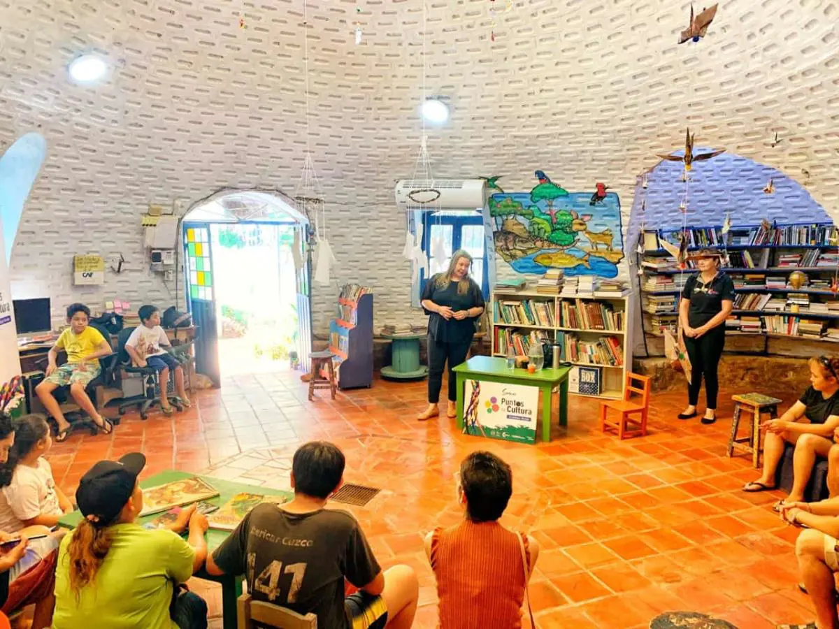 Biblioteca Comunitaria de El C�ntaro Bio-Escuela Popular (Aregu�). Cortes�a