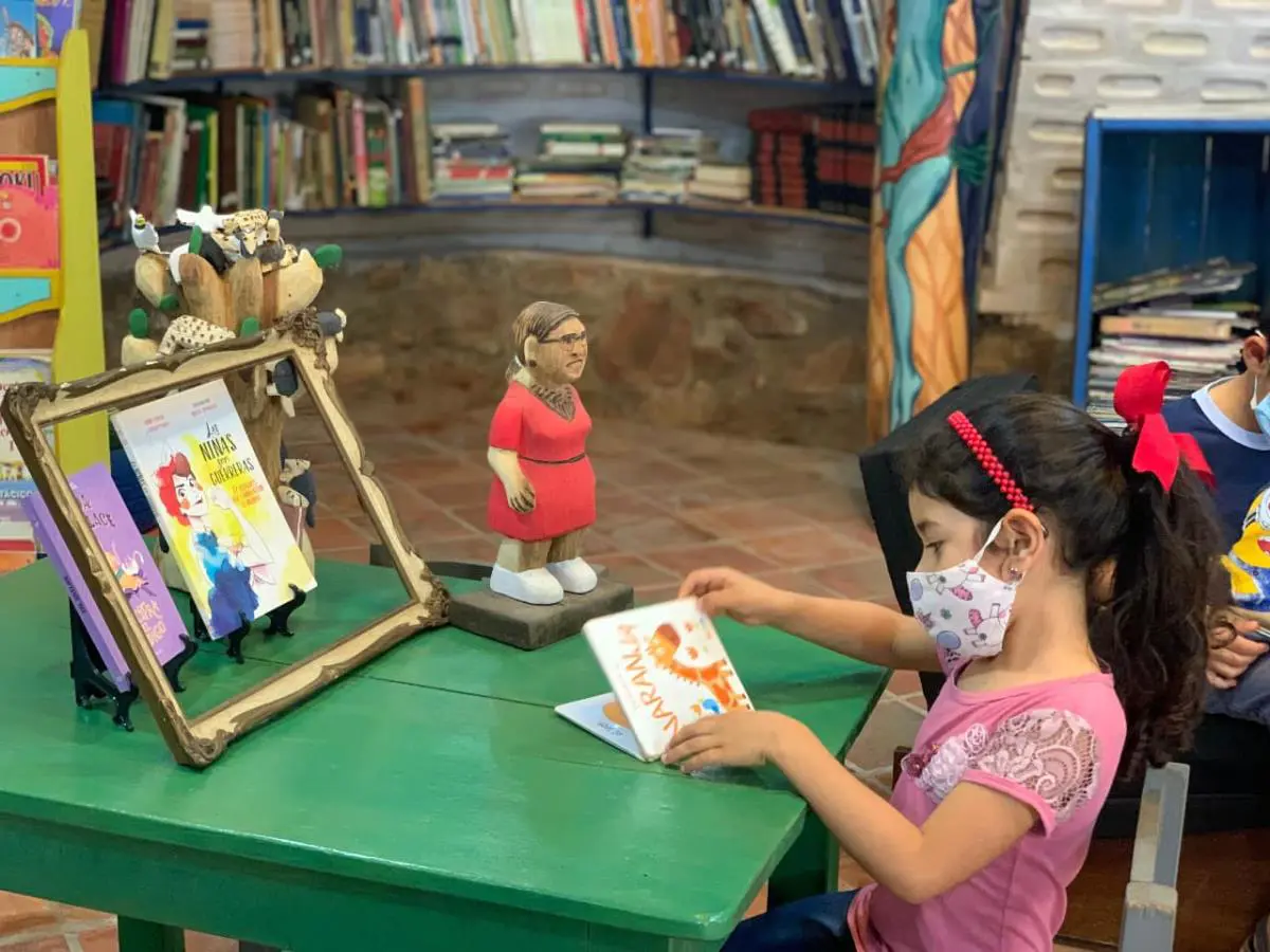 Biblioteca Comunitaria de El C�ntaro Bio-Escuela Popular
