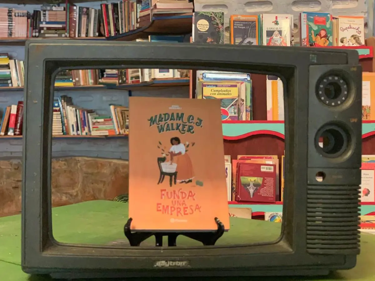 Biblioteca Comunitaria de El C�ntaro Bio-Escuela Popular. Cortes�a
