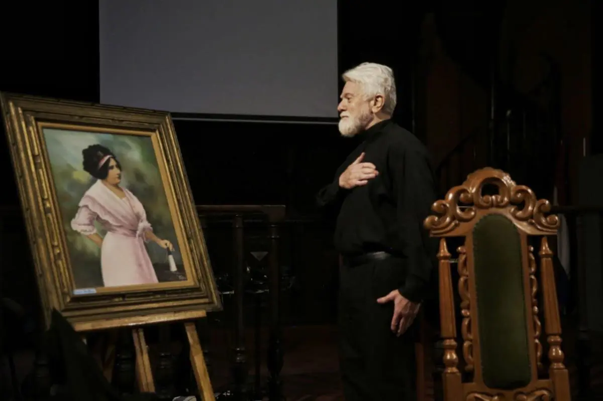 Escena de emSerafina, �d�nde est�s?/em, unipersonal de Gustavo llutovich, dirigido por Agust�n N��ez, que evoca la figura de la abogada feminista. Cortes�a