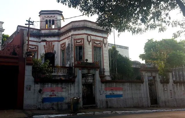 La casa sobre Herrera casi Tacuary que perteneci� a Serafina D�valos � Andr�s Colm�n G. (emAl otro lado del silencio/em)