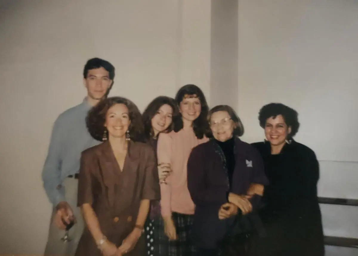 En emEl Aleph./em Alejandra Garc�a (centro) junto a Gustavo Ben�tez, M�nica Gonz�lez, F�tima Martini, Edith Jim�nez y Marit� Zald�var. Cortes�a M�nica Gonz�lez