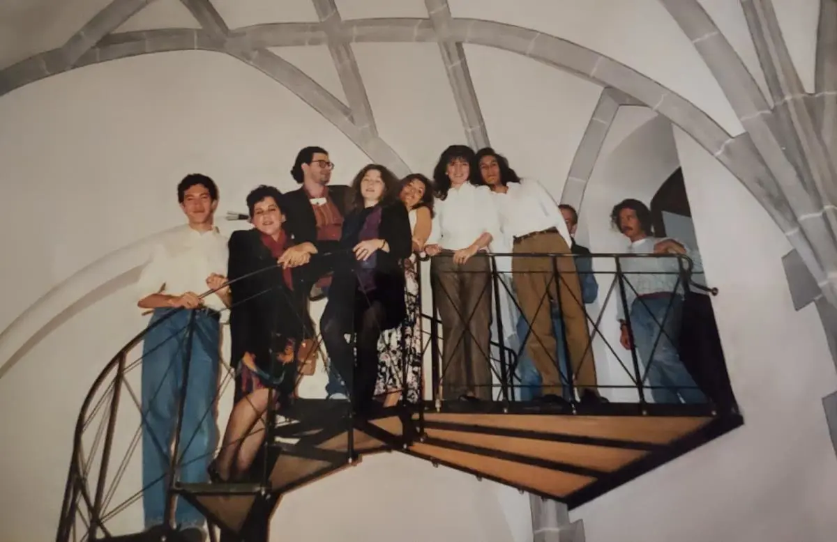 Alejandra Garc�a junto a los otros artistas de emPo Mokoi/em, Ulm. Cortes�a M�nica Gonz�lez