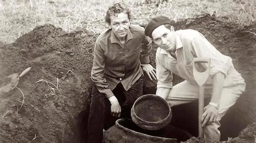 Branislava Su?nik en trabajo de campo (Museo Andr�s Barbero)