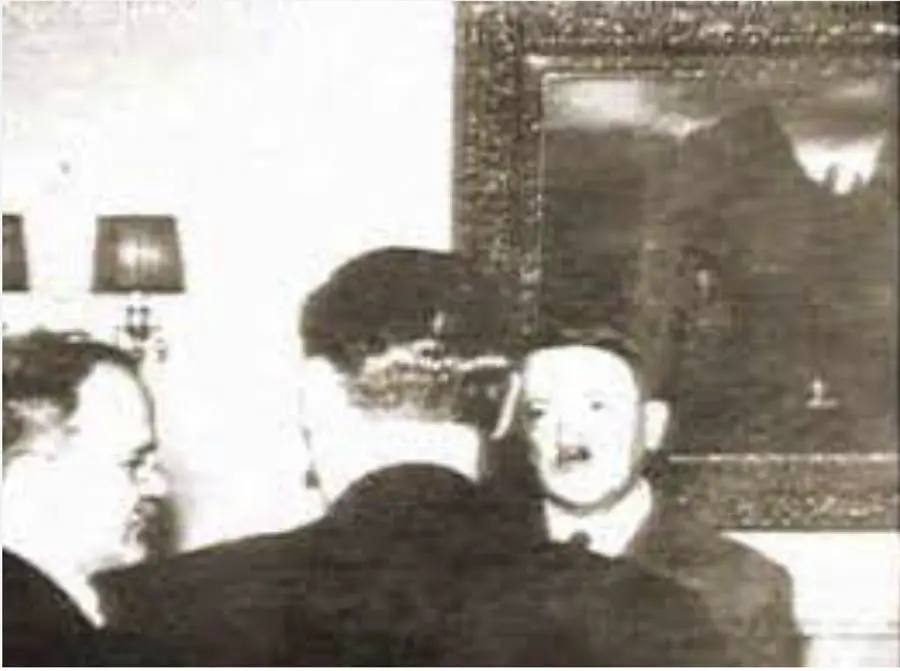 La obra de B�cklin detr�s de Adolf Hitler y Vyacheslav Molotov, ministro de Relaciones Exteriores de la Uni�n Sovi�tica. Conversaci�n en la Canciller�a, Berl�n, 12 de noviembre de 1940. Archivo