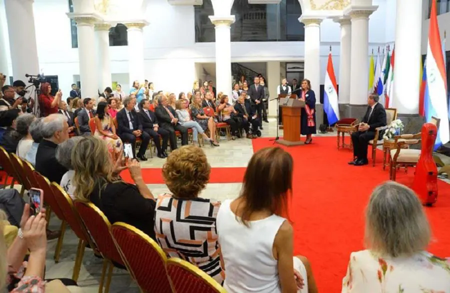 Acto de condecoraci�n. Cortes�a