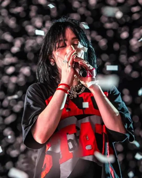 Billie Eilish (FB Asunci�nico)