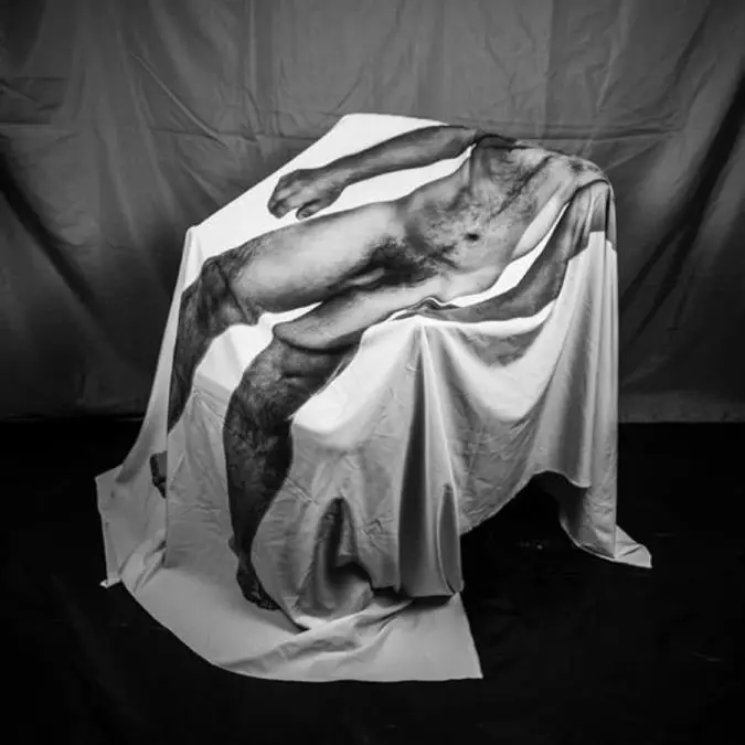Alfredo Quiroz, emPosici�n B. (tres maneras de ocupar una silla familiar)/em, 2023. Impresio?n digital en Canson Platine Fiber, 52 x 52 cm. Cortes�a