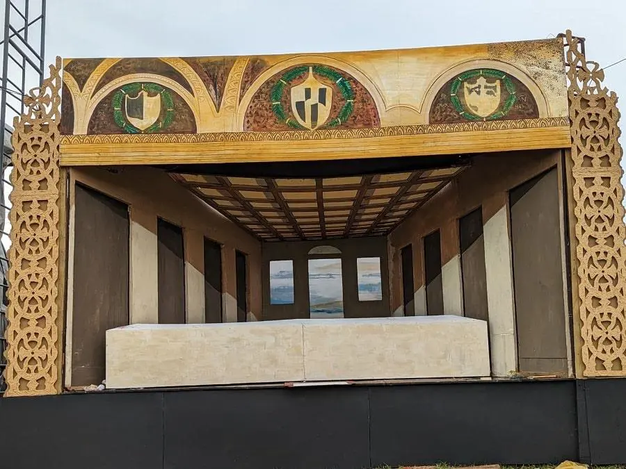 Listo el escenario de lo que ser� emLa �ltima cena/em, Ta�arandy 2023 . Cortes�a Clara Adams y Ren� Cabrale