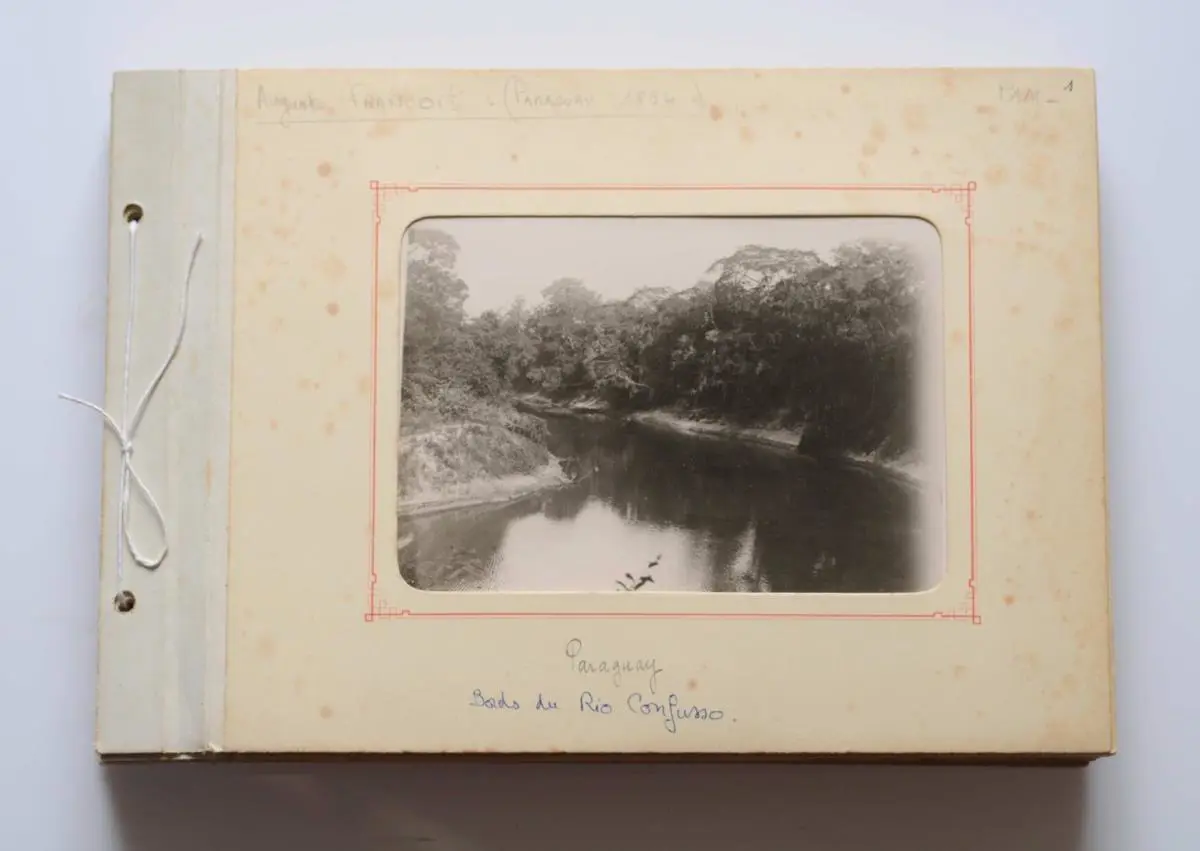 Bordes del R�o Confuso. Paraguay, 1894. �lbum de Auguste Fran�ois � Annick Bienvenu