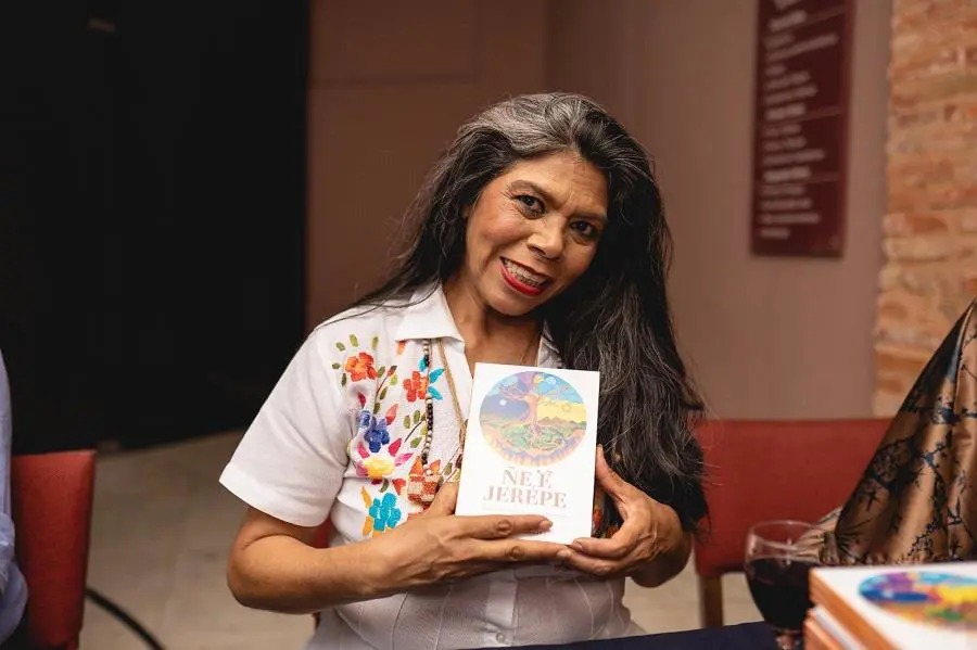 Laura Ferreira, de Artesanas de la Palabra. Cortes�a